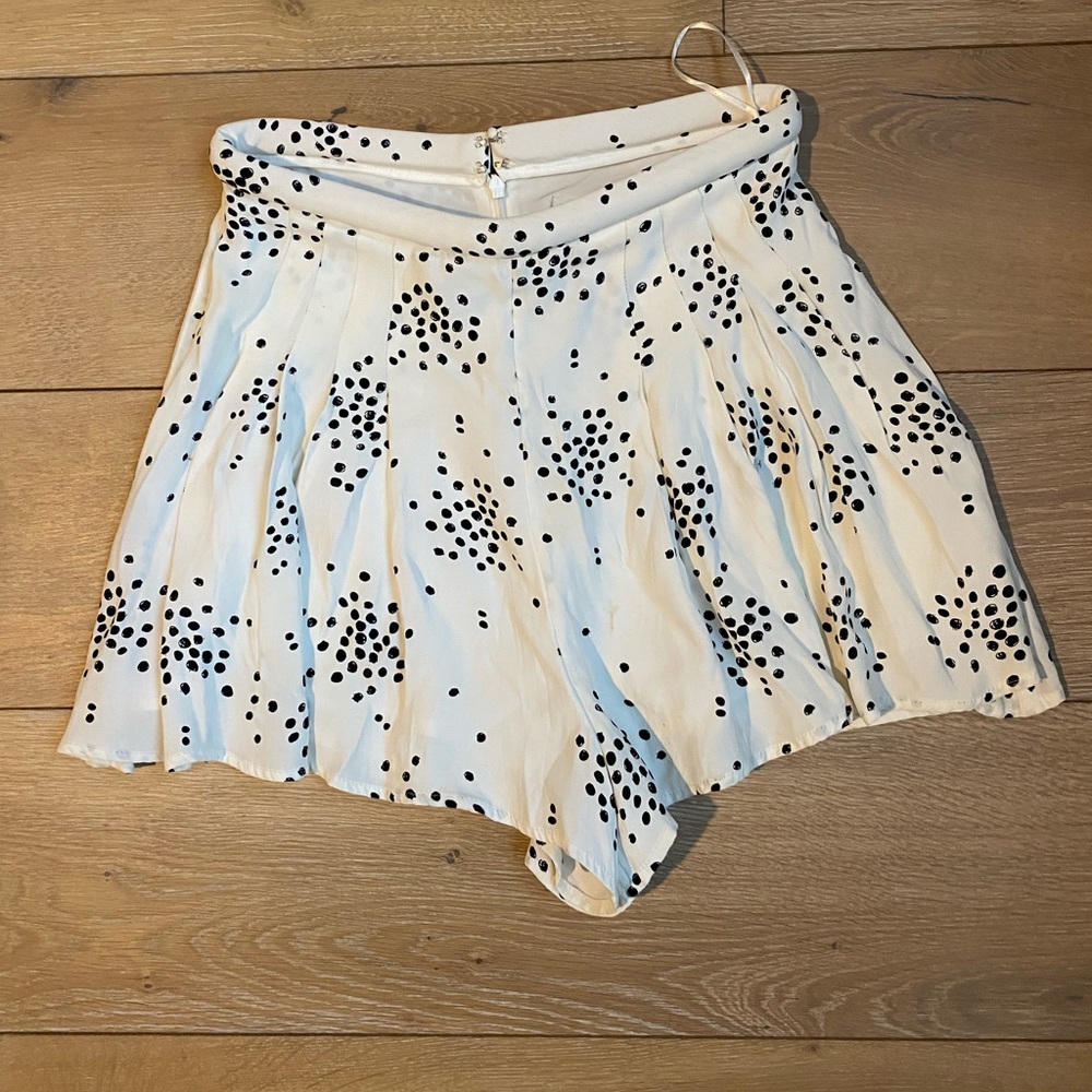 Flowy White Speckled Shorts - Medium